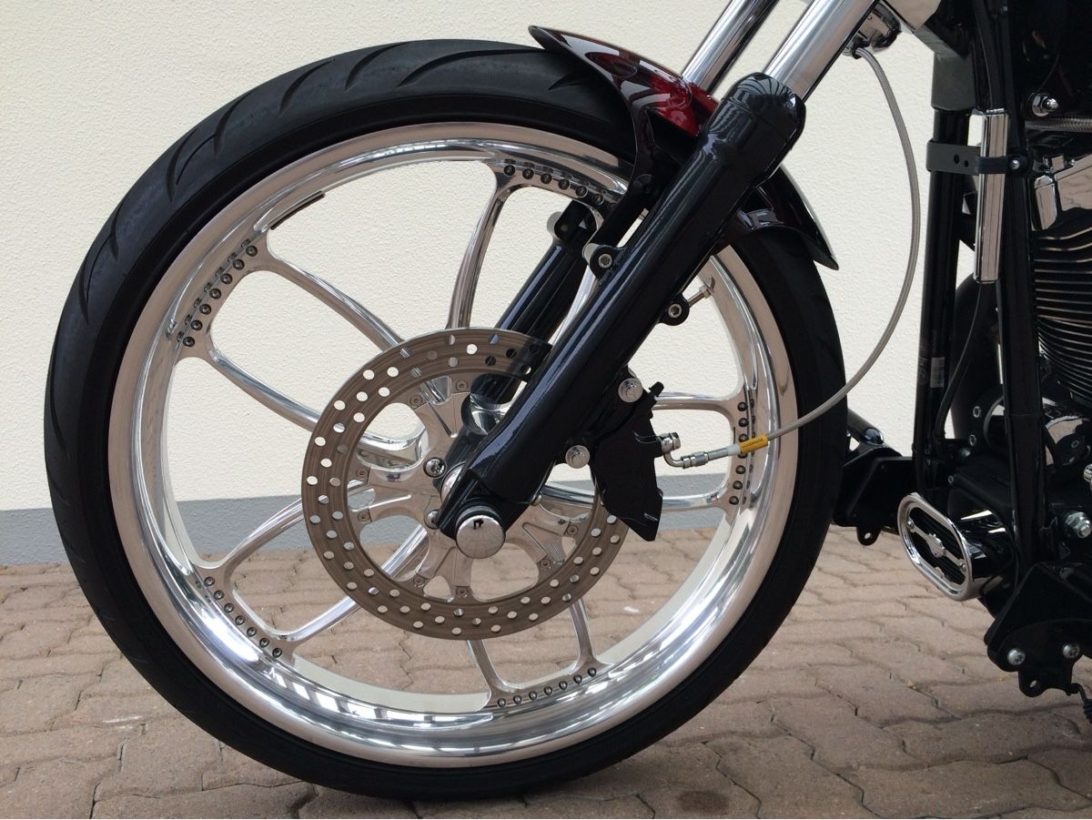 Harley-Davidson Chopper: Harley Davidson FXSTC Softail Custom – Usato da Nidau venduto da Graschi 5