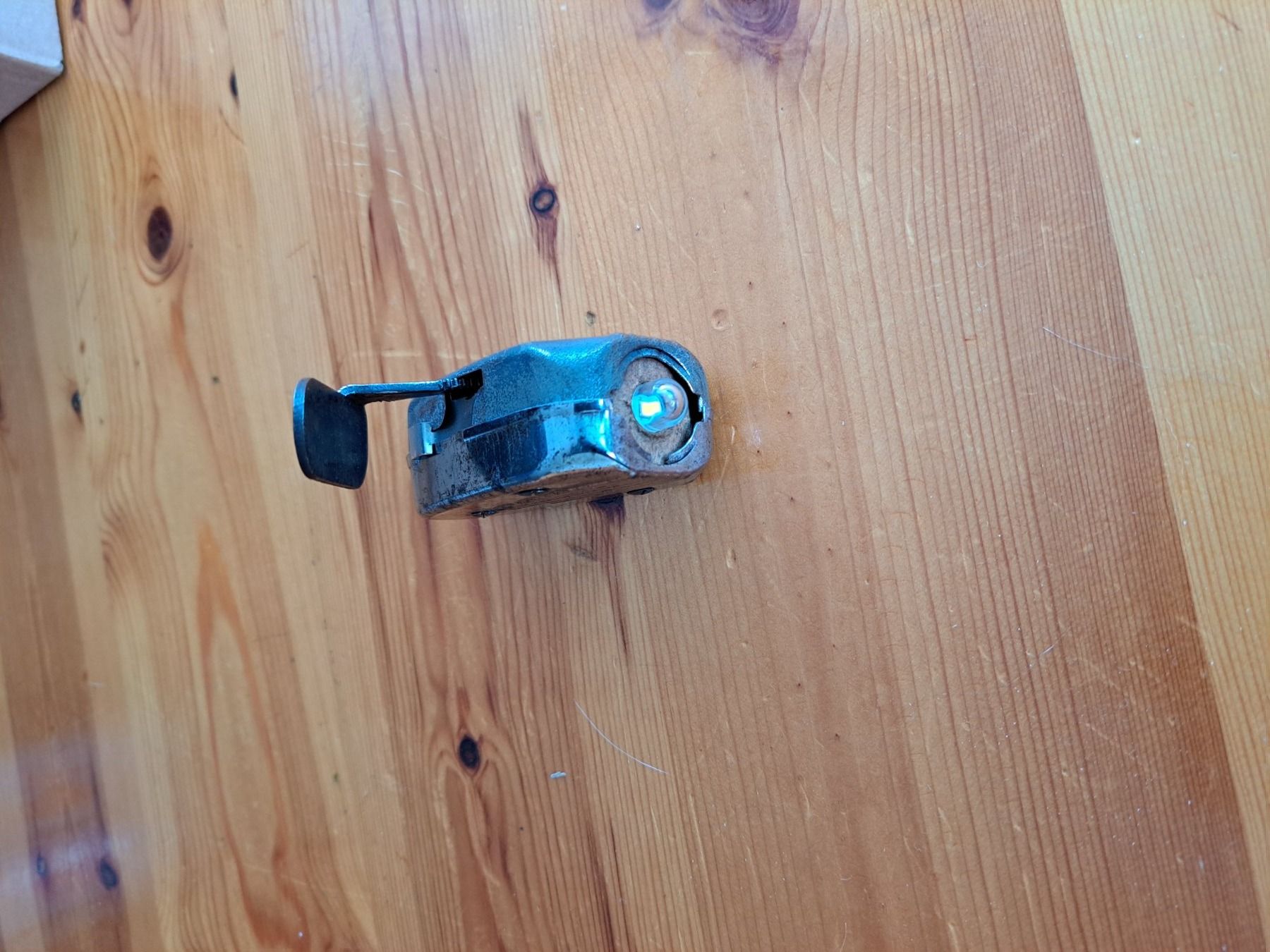Lampade: Lampe a friction ww2 – Usato da La Chaux-de-Fonds venduto da popignol 3
