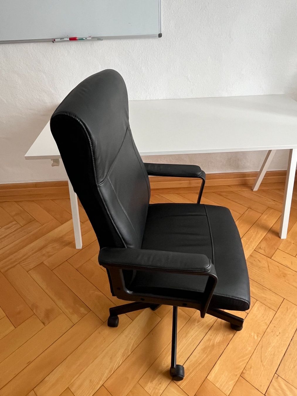 Ikea Sedie: Schwarzer Bürostuhl mit Armlehnen & Rollen – Usato da St. Gallen venduto da eti_k9yn 1
