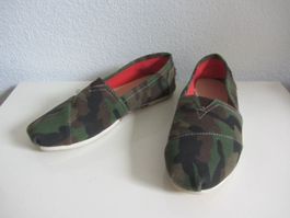 W.TWO - Camouflage Slipper olivgrün 38