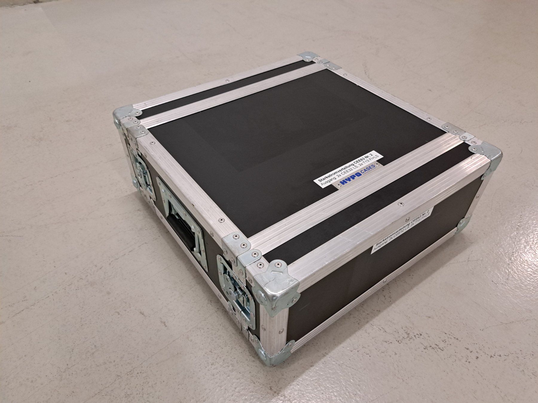 Alimentazione elettrica: Stromverteiler Camco CEE 63, im Flight Case – Usato da Embrach venduto da lichttechnik 8