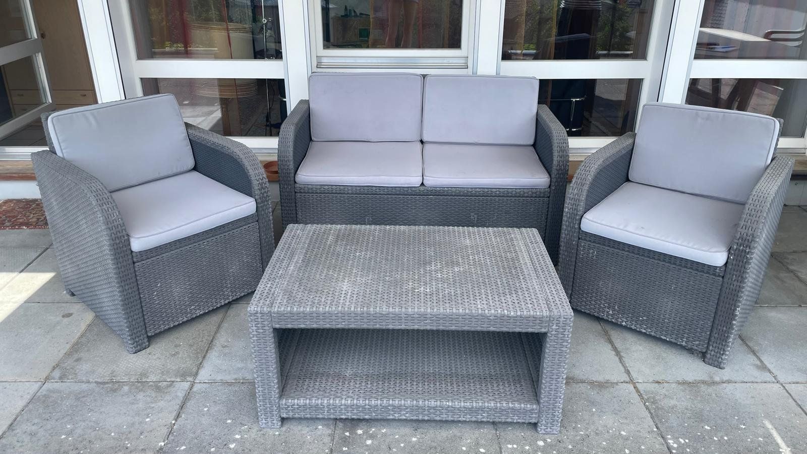 Divani: Rattanlounge mit Tischli – Usato da Liebefeld venduto da Puedu