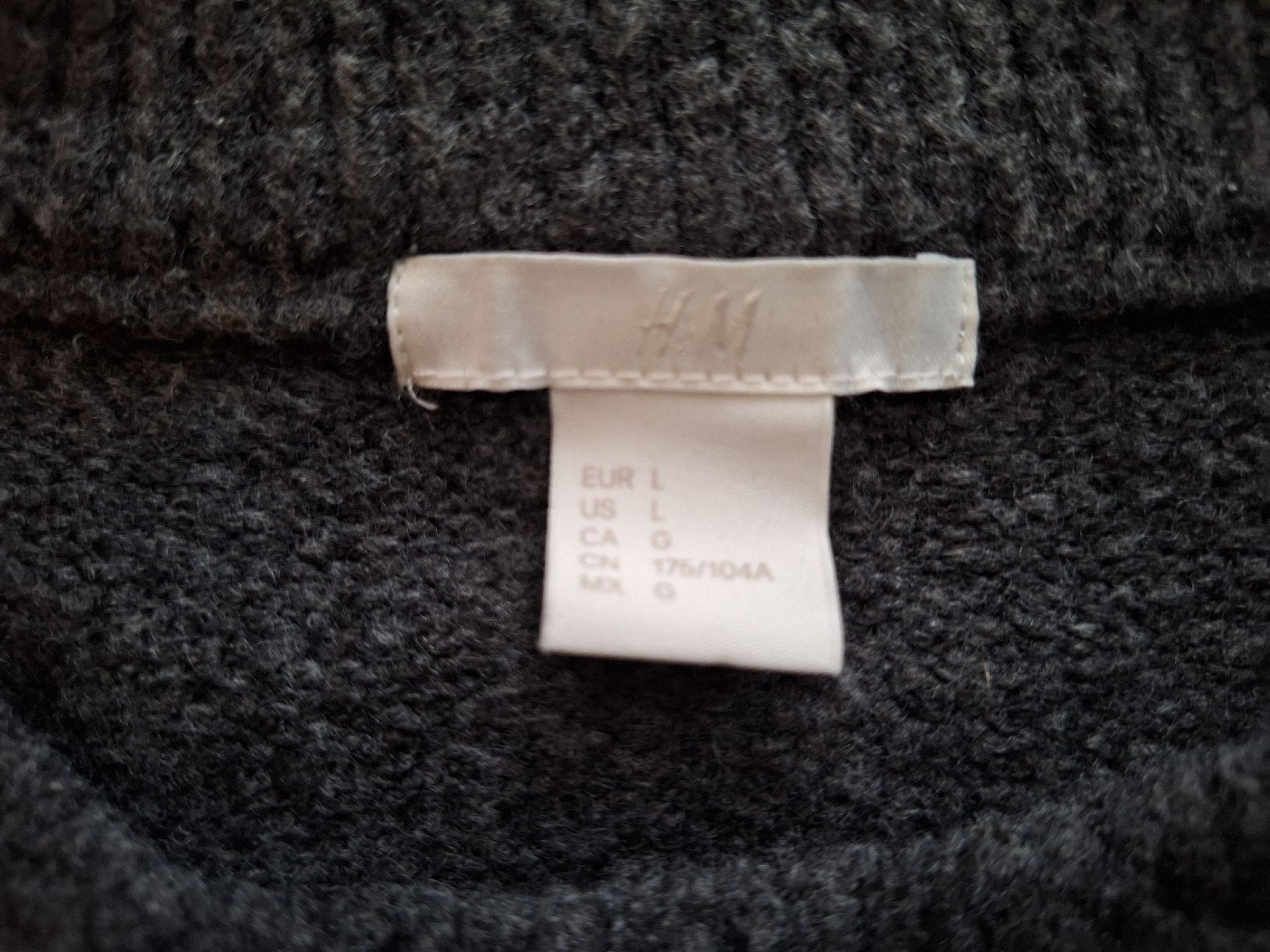 H&M Maglioni & Felpe: H&M Strickpullover, grau mit Perlen, Grösse L – Usato da Jegenstorf venduto da Cherry94 2