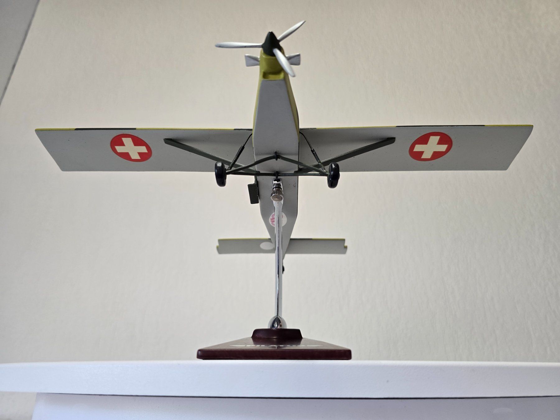 Kit di modellismo & Modellini statici: Pilatus Porter, PC 6, Schweizer Luftwaffe, V-632, Vitrine, – Nuovo (secondo la descrizione) da Kloten venduto da Nicola2 2