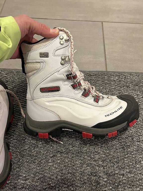 Scarpe da donna: Bottes Columbia Titanium T38  – Usato da Peney-le-Jorat venduto da celine.haueter