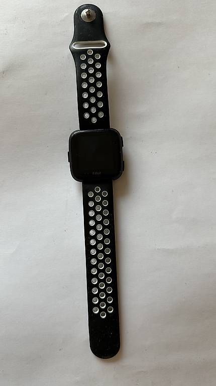 Smartwatch: Fitbit Versa 2 – Gebraucht aus Veltheim AG von KimiSinger