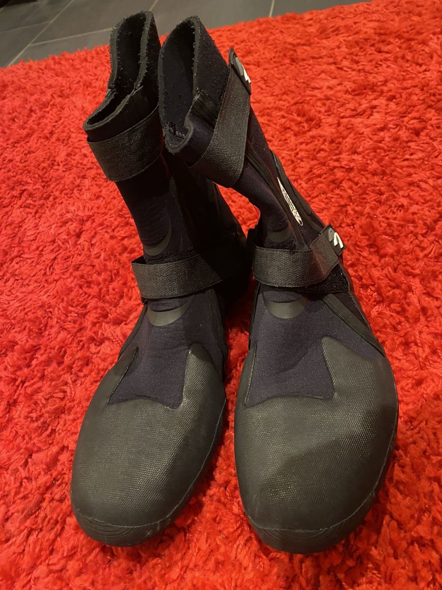 Chaussures hommes: Neoprenschuhe 45/46 – D'occasion à Wittinsburg par tommiimkaufrausch