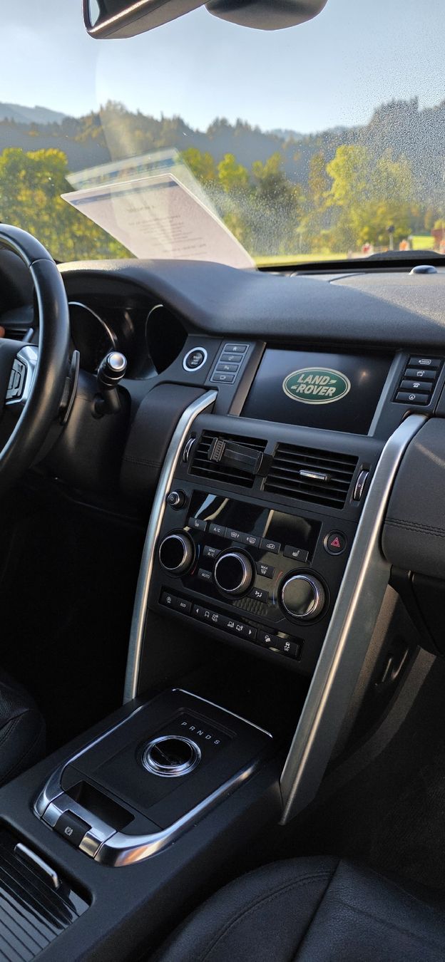 SUV Land Rover Discovery Sport blanc bon état (Gebraucht) in La Roche ...