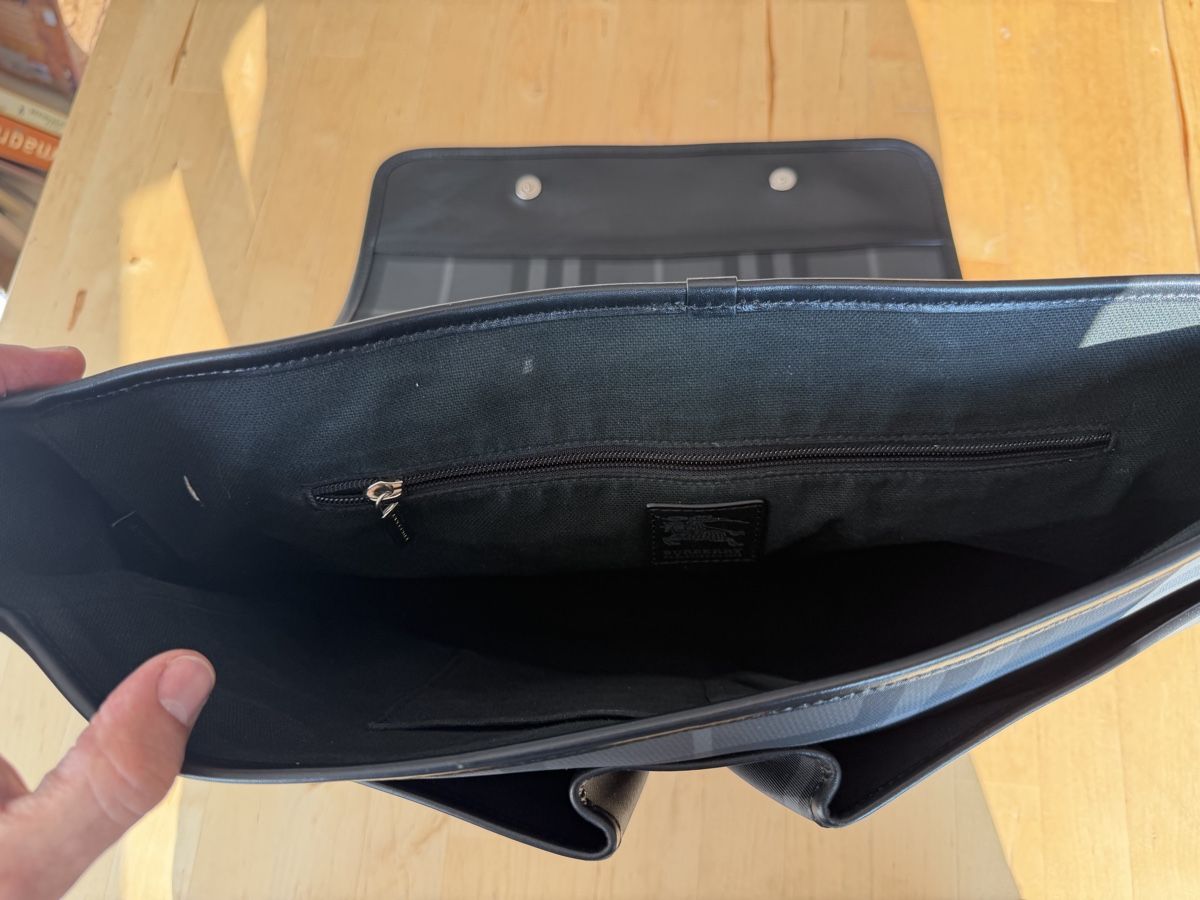 Burberry Sacs: Burberry Messenger Bag Check Pattern Black – D'occasion à Zürich par aus_r2dq 1