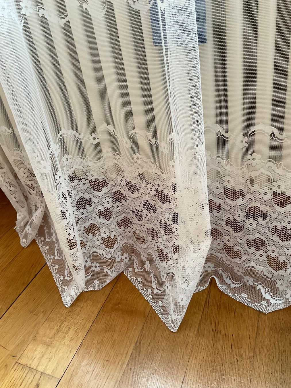 Tende: Hübsche, weisse Sommergardine mit Blumenmuster,  2 Stück – Usato da Bern venduto da jas_8tz2 2