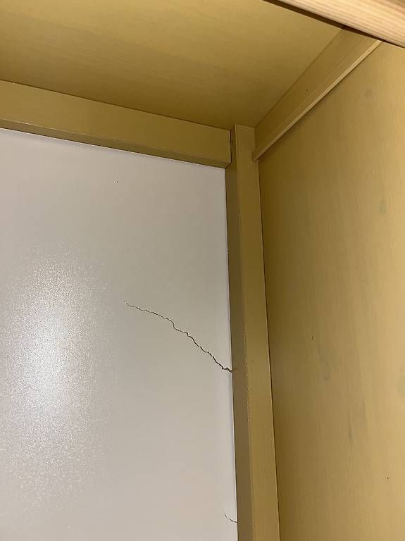 Armadi: Holz Schiebetürschrank Ikea Hemnes Gelb – Usato da Münchenstein venduto da femke_lammers 4