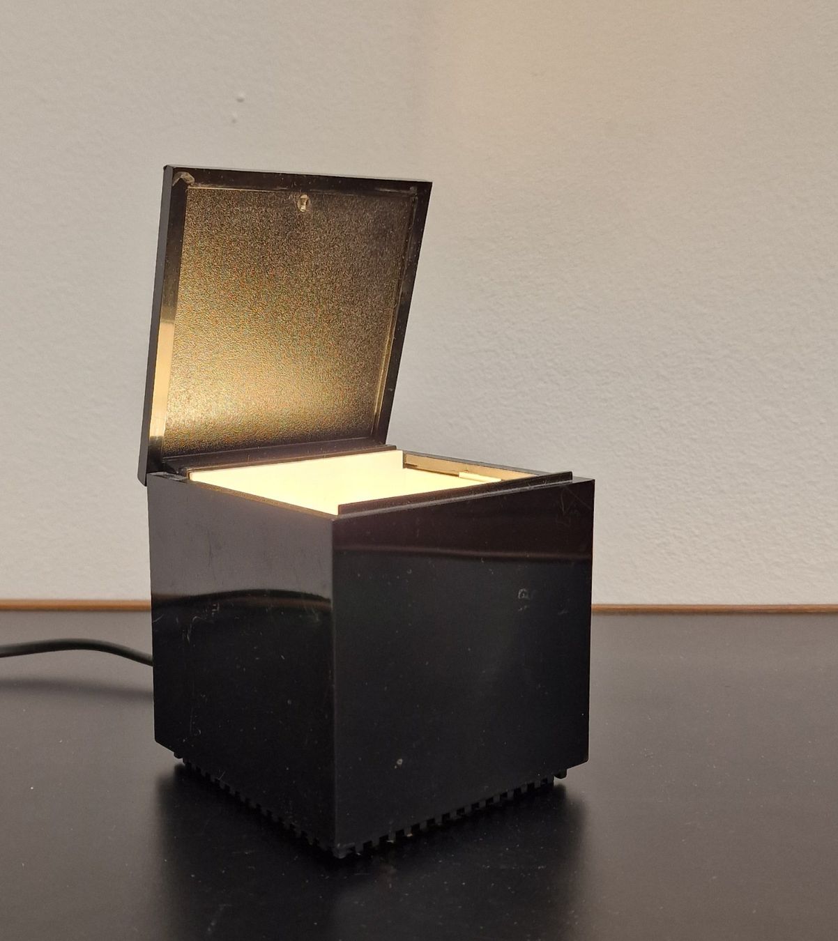 Cini & Nils Lampade: Design, Tischlampe, Cini & Nils, Cuboluce, 90er – Usato da St. Gallen venduto da chambredirecte 3