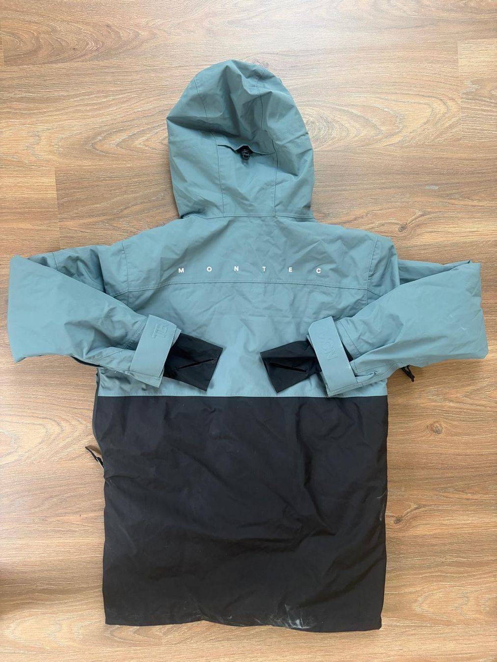 Montec Giacche: Veste de ski/snowboard Montec grise – Nuovo (secondo la descrizione) da Môtiers NE venduto da ElGreco3099 3