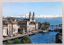 Zürich, Limmatquai, Grossmünster und die Alpen