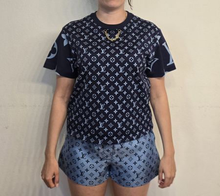 Louis Vuitton T-Shirt mit blauem Monogramm-Kettendetail S