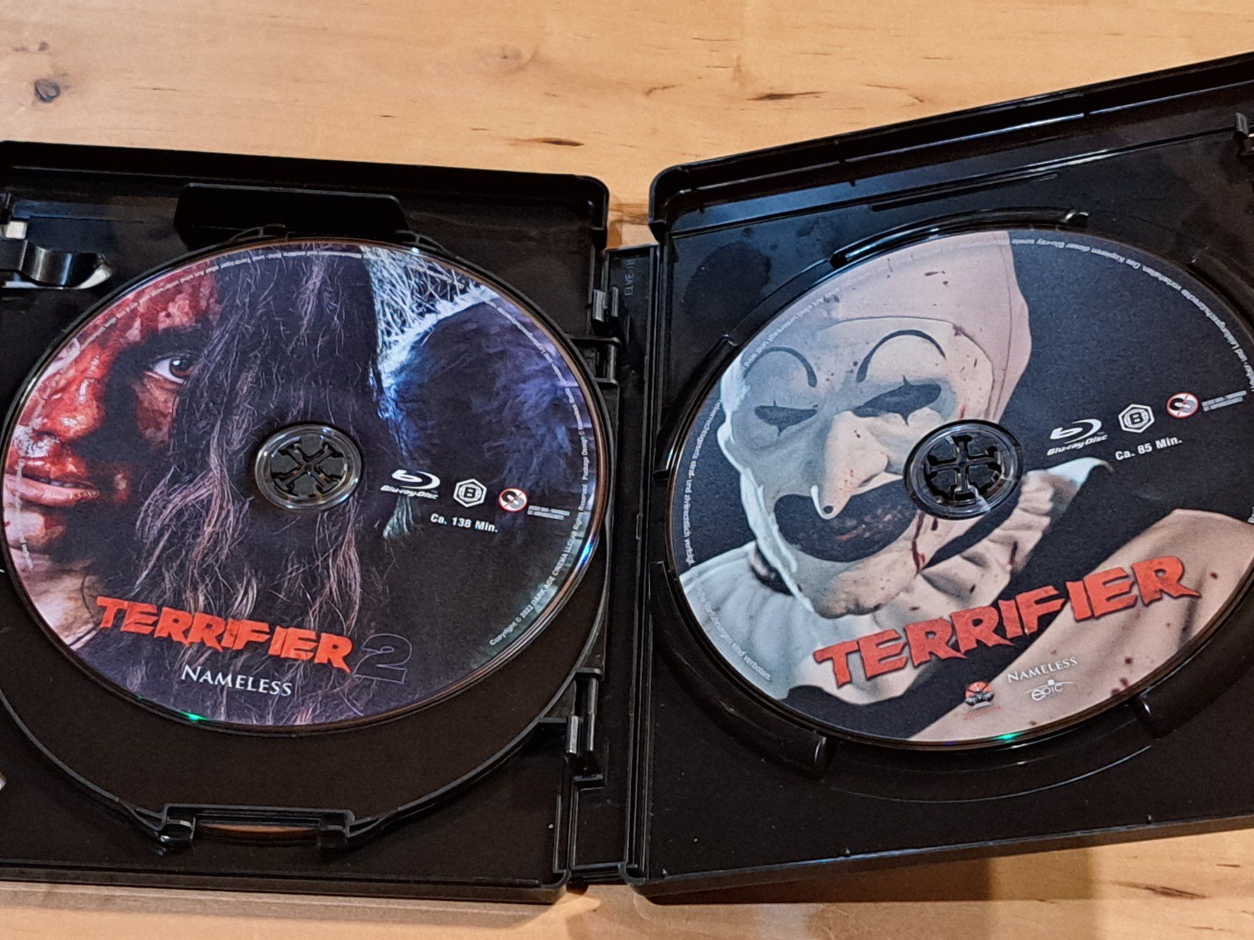 Tutti i DVDs: 4K Ultra HD TERRIFIER 1 und 2, Boxset mit 3 Discs – Nuovo (secondo la descrizione) da Unterseen venduto da Kanica 8