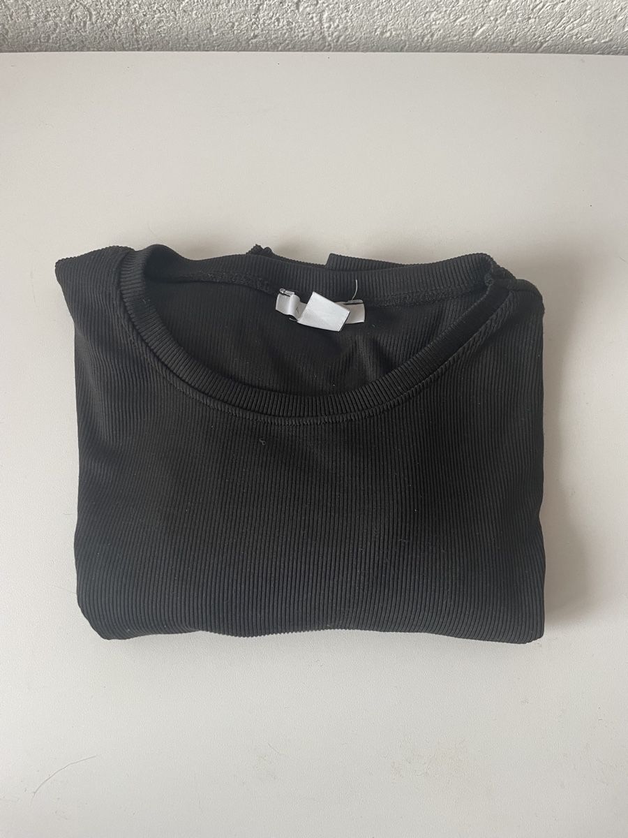 Pullover & Sweatshirts: Schwarzes Langarm Shirt Grösse S Amisu – Gebraucht aus Hägglingen von _Mel4nie_