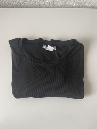 Schwarzes Langarm Shirt Grösse S Amisu