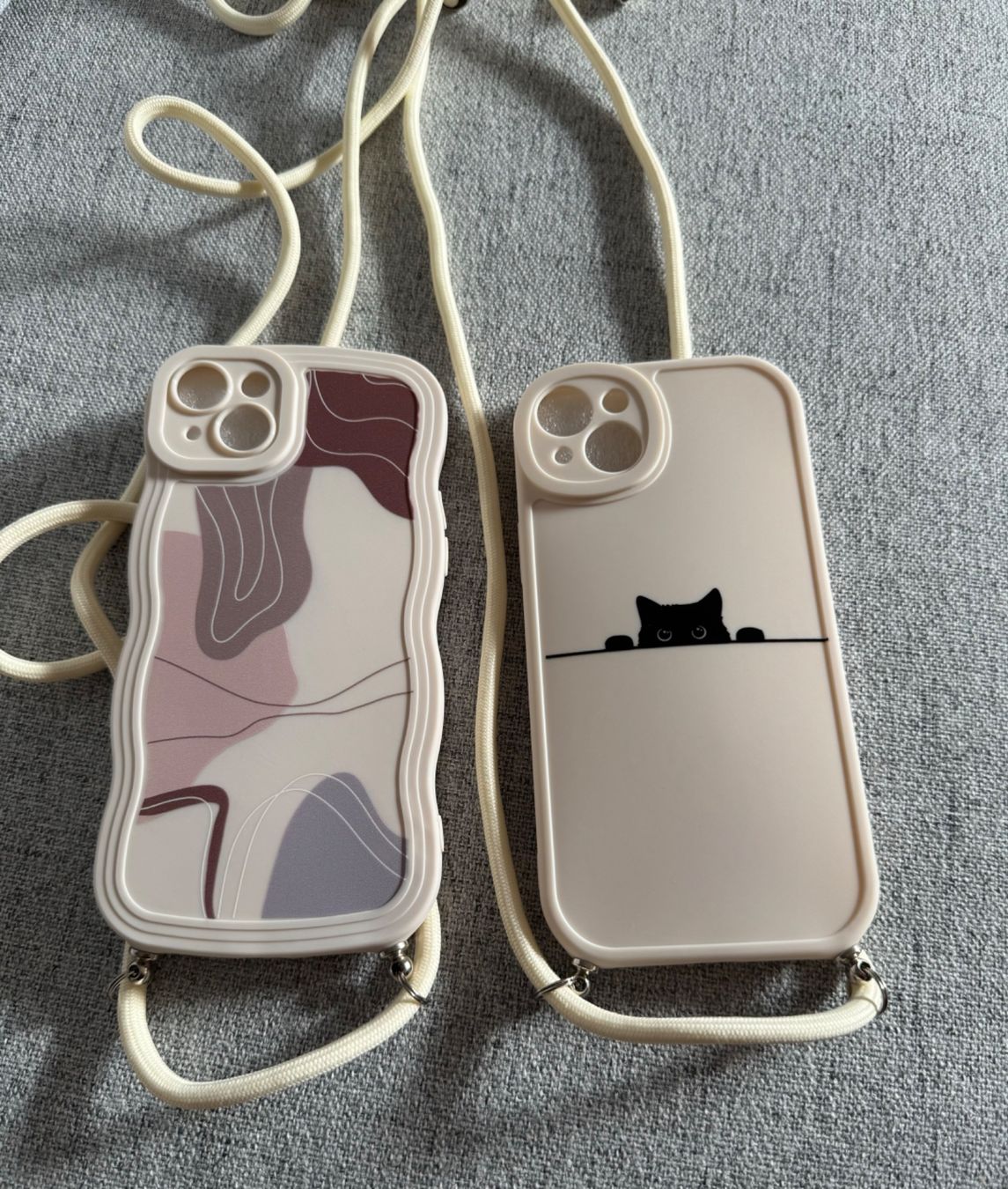 Apple Cover & Protezioni schermo: 2 coques neuve en  Silicone iPhone 15 plus avec cordon – Nuovo e nell'imballaggio originale da moudon venduto da jaunejaunelapinjaune