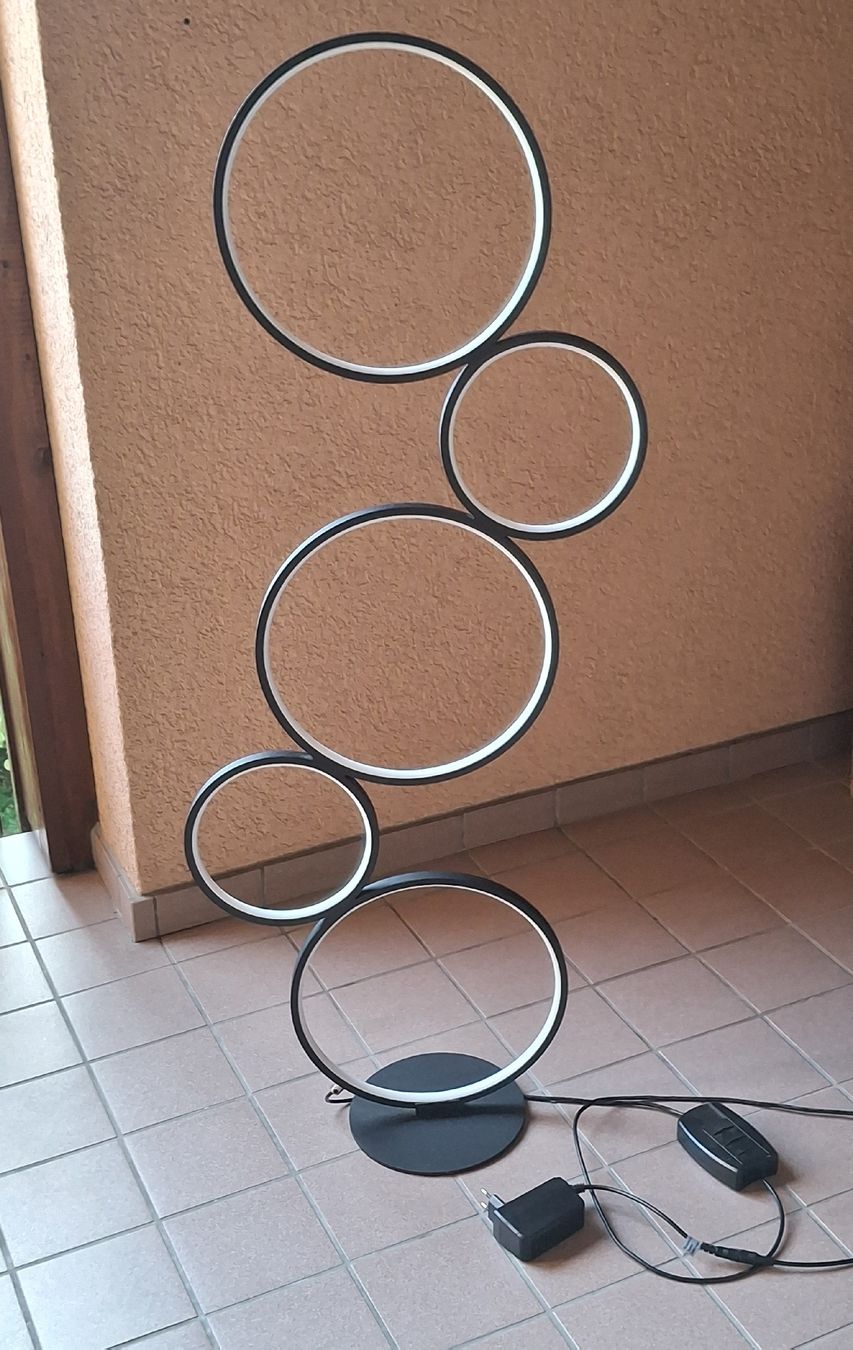 Lampade: spezielle Stehlampe – Usato da Ermatingen venduto da HEIMASCHI291293 2