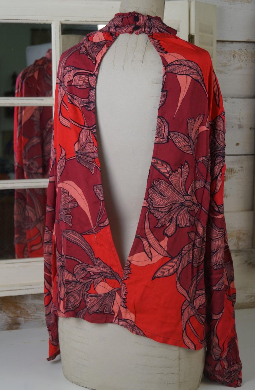 Blusen: Femme Fatel Backless Bluse  Small – Gebraucht aus Härkingen von sammelbecken