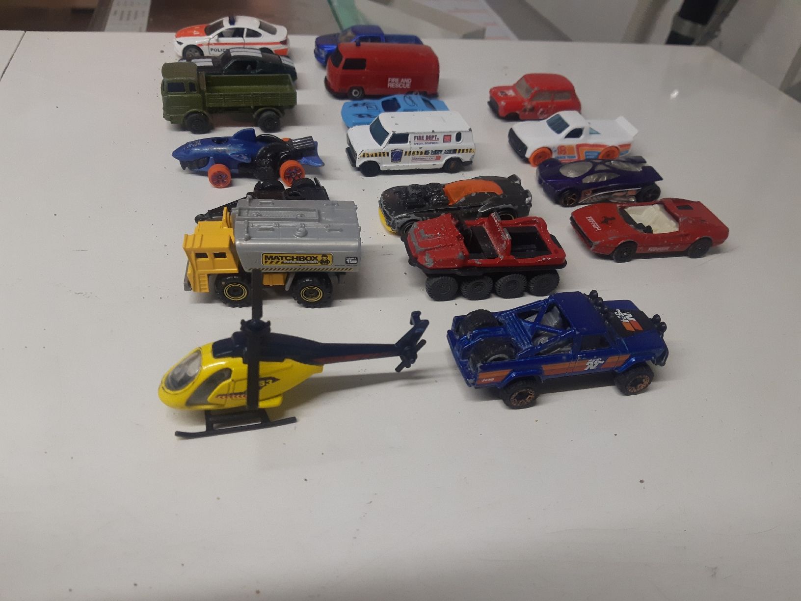 Jouets: Diverse Spielzeugautos – D'occasion à luzern par zola7 5