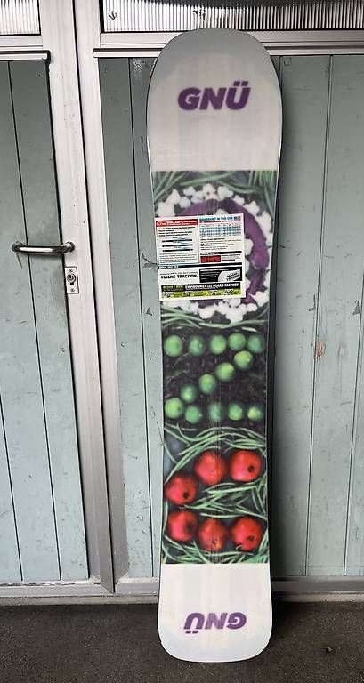 Board: Gnu Mullair 161cm Snowboard  – Nuovo e nell'imballaggio originale da Gstaad venduto da Pure_Snowboarding 2