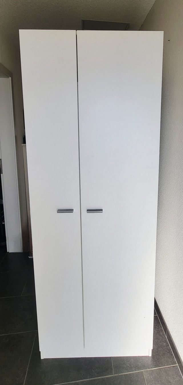 Armoires: Putzschrank GRATIS – D'occasion à Zofingen par Li333