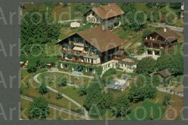 AK color Oberhofen BE Erholungsheim „Sursum“,Flugbild ≈ 1970