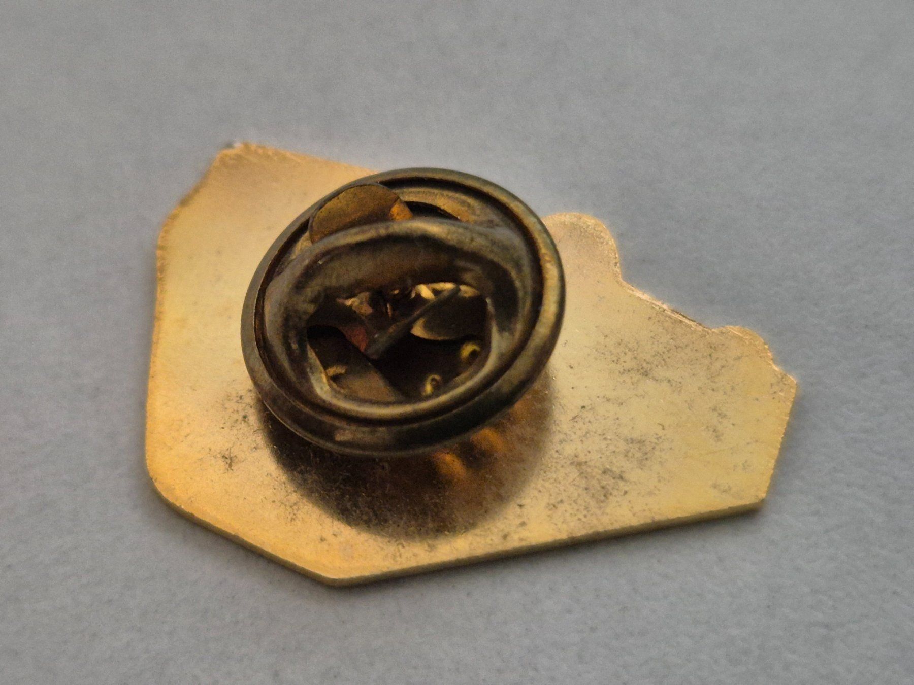 Placchette & Badge: Knecht   Bus  rot   -     Pin – Usato da Niederweningen venduto da Obson 1