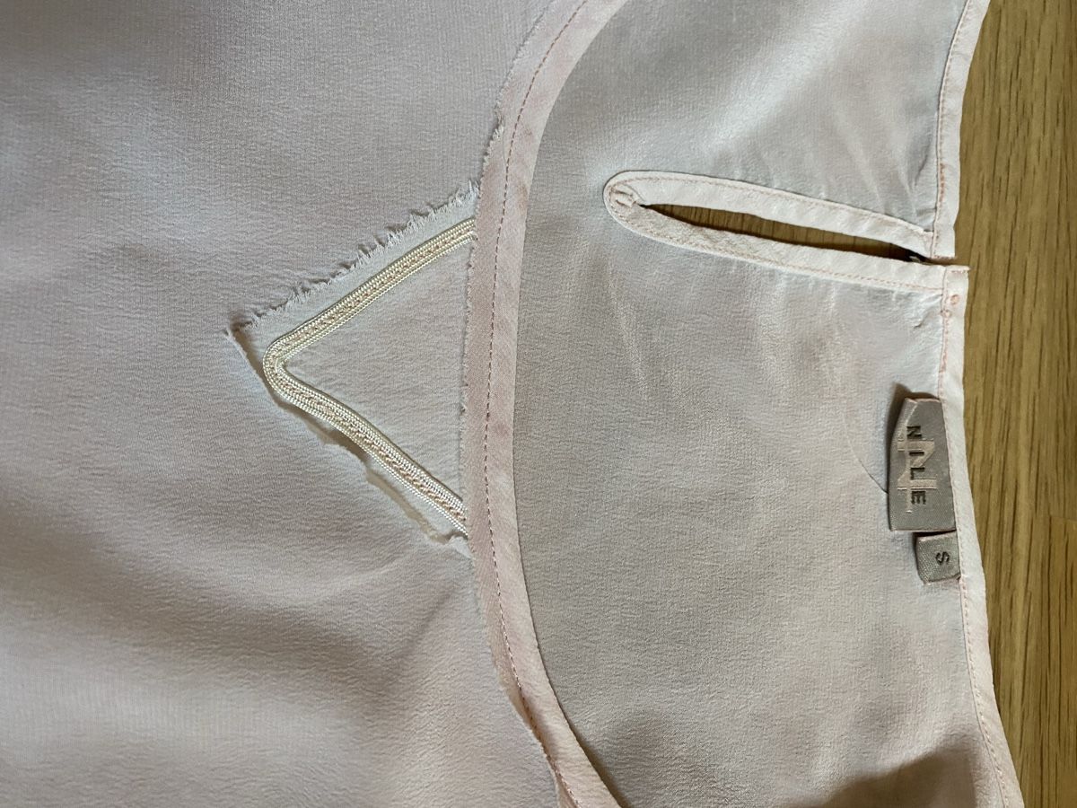 Nile Tops: Nile Seidentop lachsfarbig Grösse S 100% Seide – Gebraucht aus Meiringen von Bechme 7