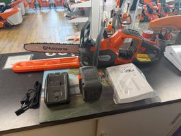 Husqvarna Akku Säge 240i, 35cm Schwert mit Akku / Ladegerät