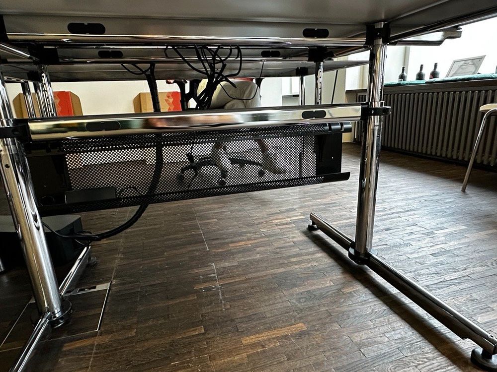 USM Kitos Schreibtisch (Gebraucht) in Zürich für CHF 150 – nur Abholung ...