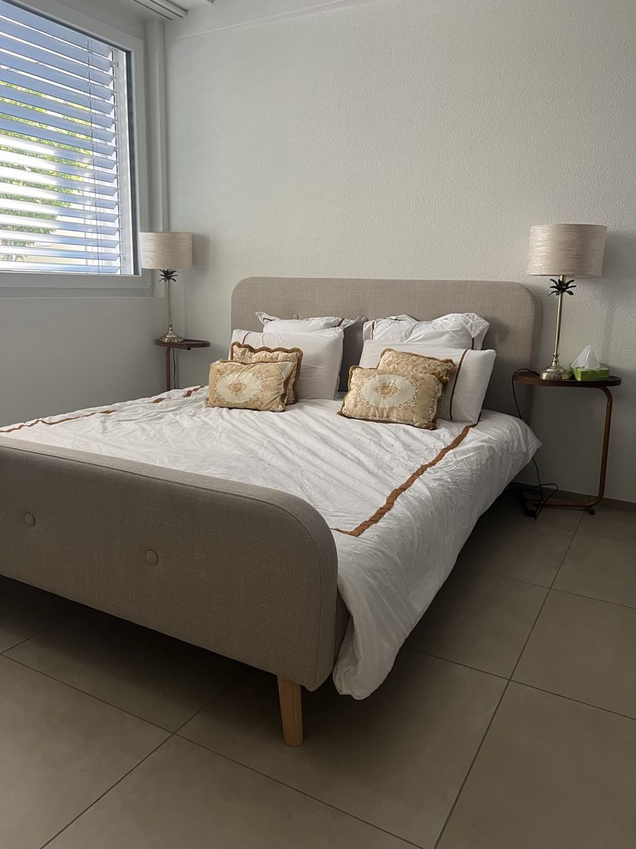 Jysk Letti: Upholstered bed beige fabric frame good condition – Usato da Zürich venduto da bar_jkx9 1