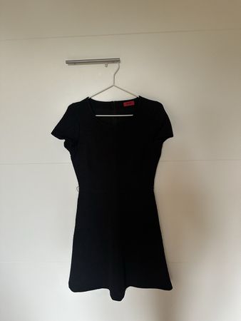 Elegantes Kleid Hugo Boss schwarz M