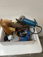 Kiste mit verschiedenem Werkzeug Bohrmaschine Stichsäge usw.