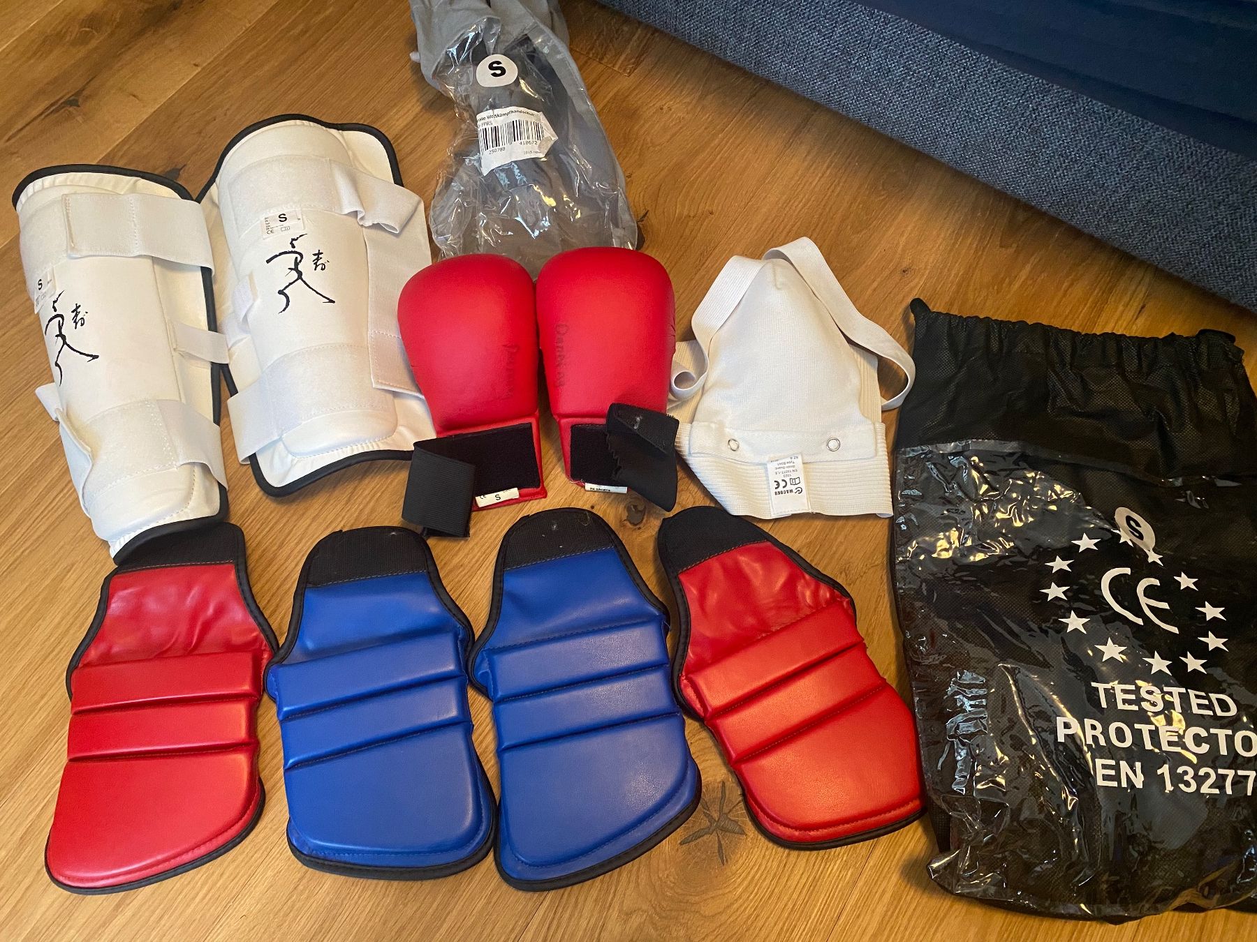 Schutz & Schoner: Karate Schutzausrüstung (GR. S） – Gebraucht aus Dübendorf von