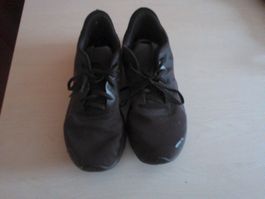 Puma Sportschuhe schwarz rot Grösse 41 gebraucht guter Zu...