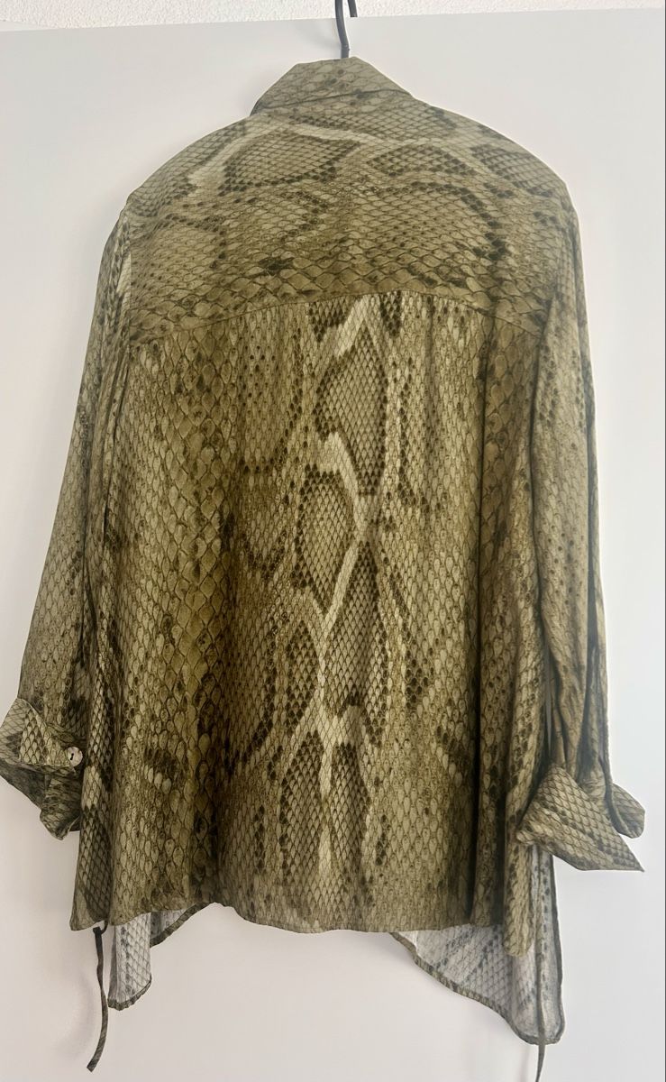 Massimo Dutti Camicette: Olivfarbene Schlangenmuster Bluse von Massimo Dutti, Gr. 38 – Usato da Horgen venduto da eve_dr 2