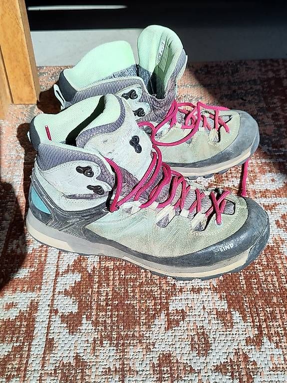 Meindl Scarpe da donna: Wanderschuhe Meindl Tonale GTX 39,5 – Usato da Fahrweid venduto da Bababo000 1
