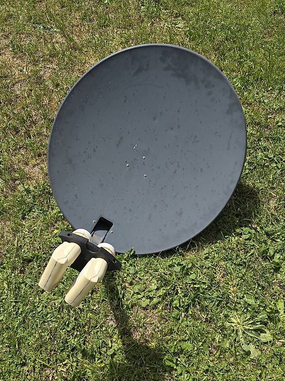 Parabola satellitare: Sat schüssel mit 2x smart quattro lnb – Usato da Horw venduto da thomsti 2