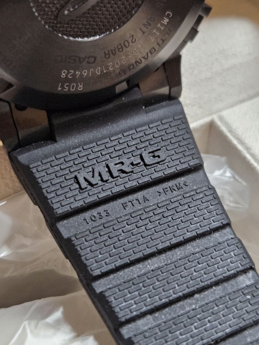 Casio Uhren: Casio MRG-B5000R-1DR + garantie – Neu (gemäss Beschreibung) aus Vevey von Photech 6