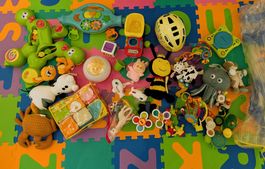 Verschiedene Babyspielzeuge, guter Zustand