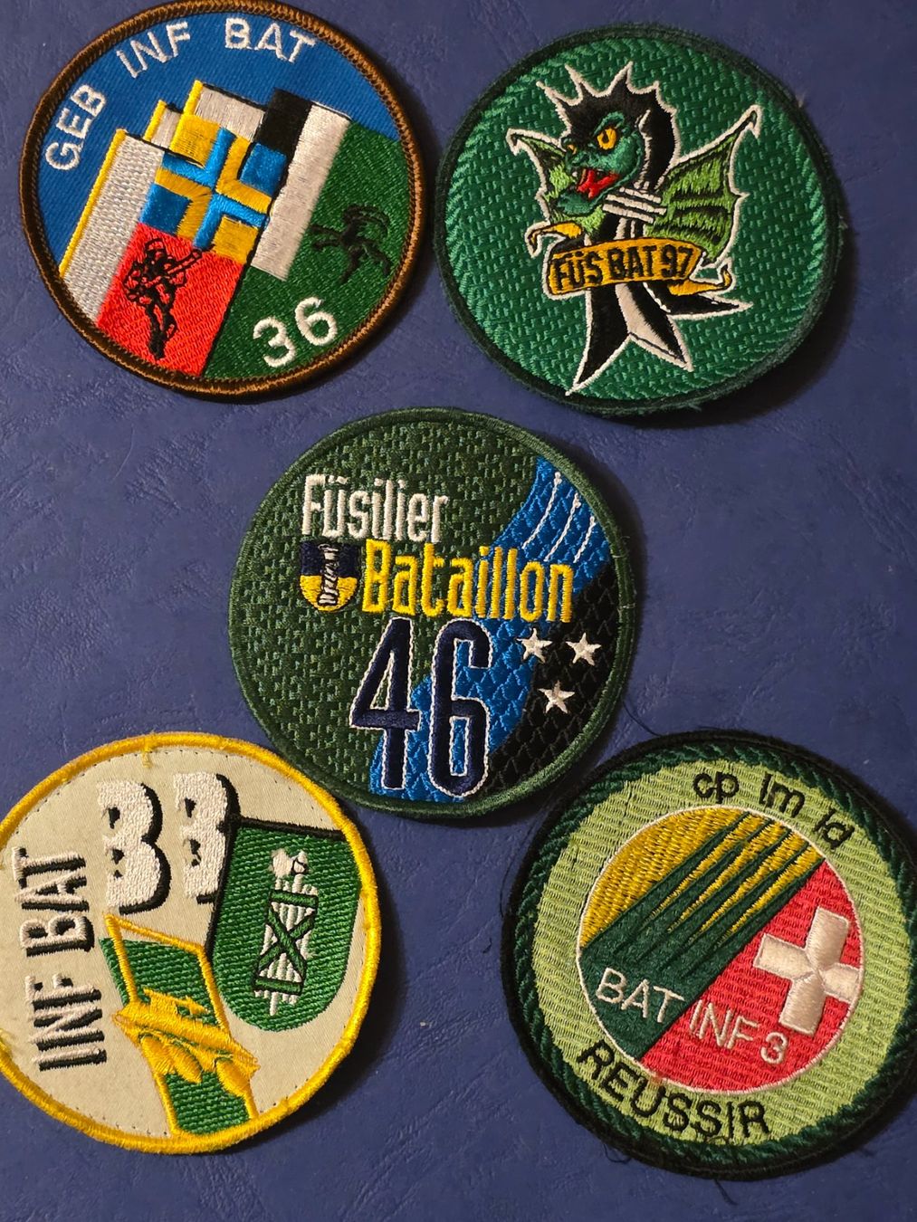 Schweizer Armee Placchette & Badge: 5 Badges A95 Infanterie originaux – Usato da Prangins venduto da AdjEM08