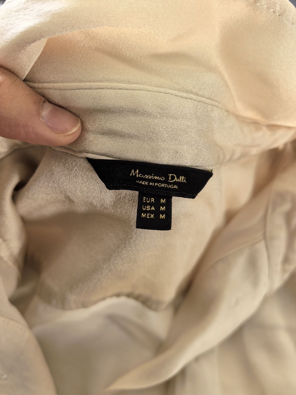 Massimo Dutti Camicette: Massimo Dutti silky beige button-up blouse size M – Usato da Düdingen venduto da its_sjd2 1