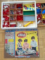 LEGO System Konvolut mit Bauanleitungen und Kisten
