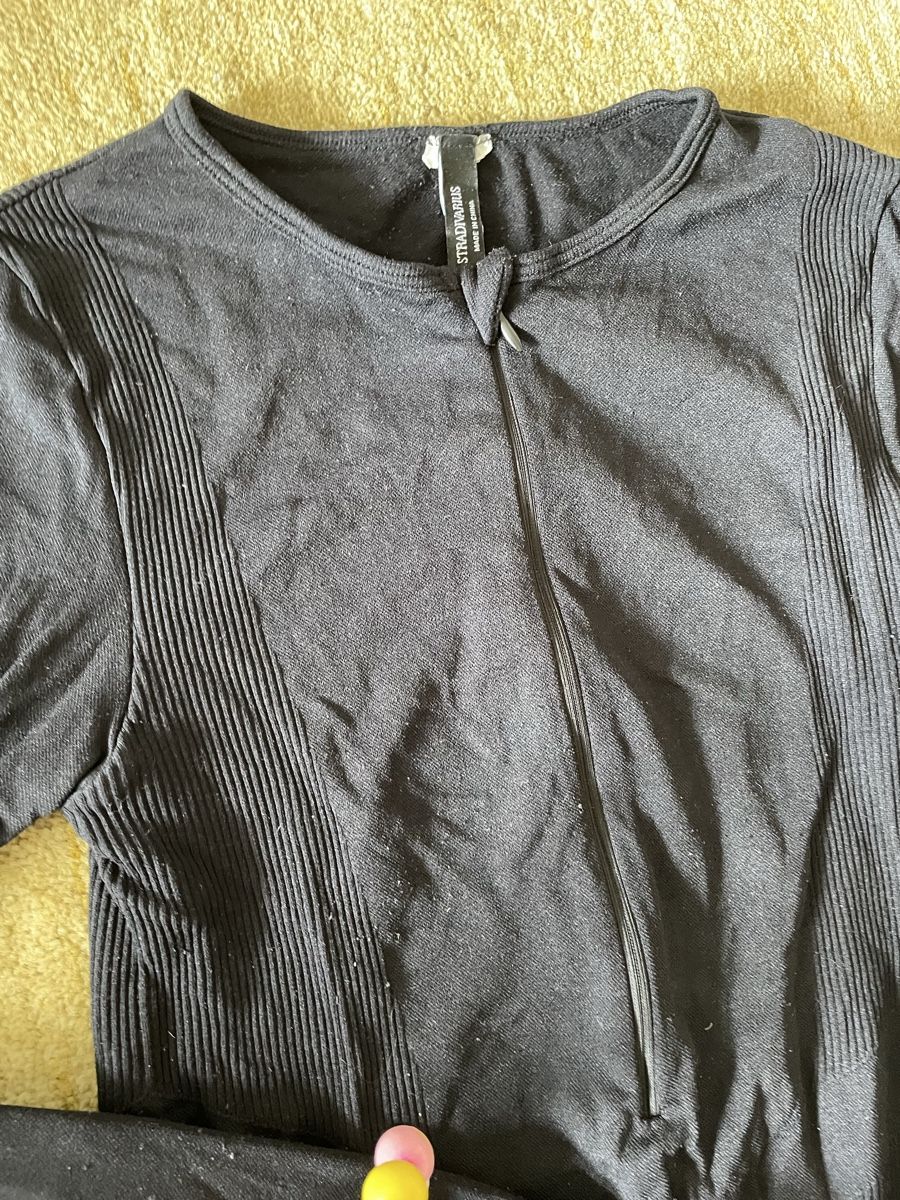 Stradivarius Top: Cooler Body langarm mit Reissverschluss – Usato da Uster venduto da 69madonna 2