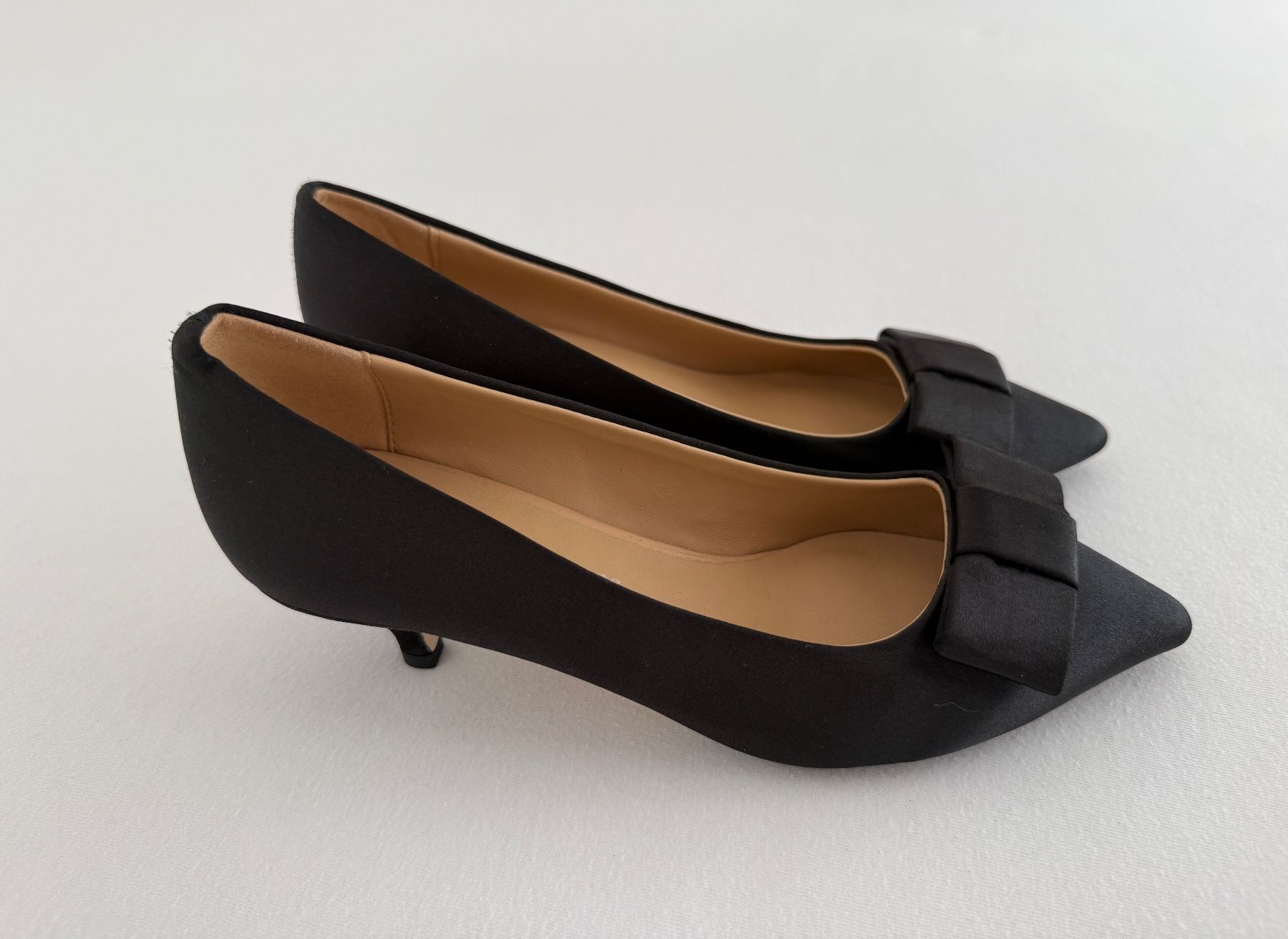 Scarpe da donna: Age of Innocence Satin Schuhe – Nuovo (secondo la descrizione) da Pfäffikon SZ venduto da Redwulf34 3