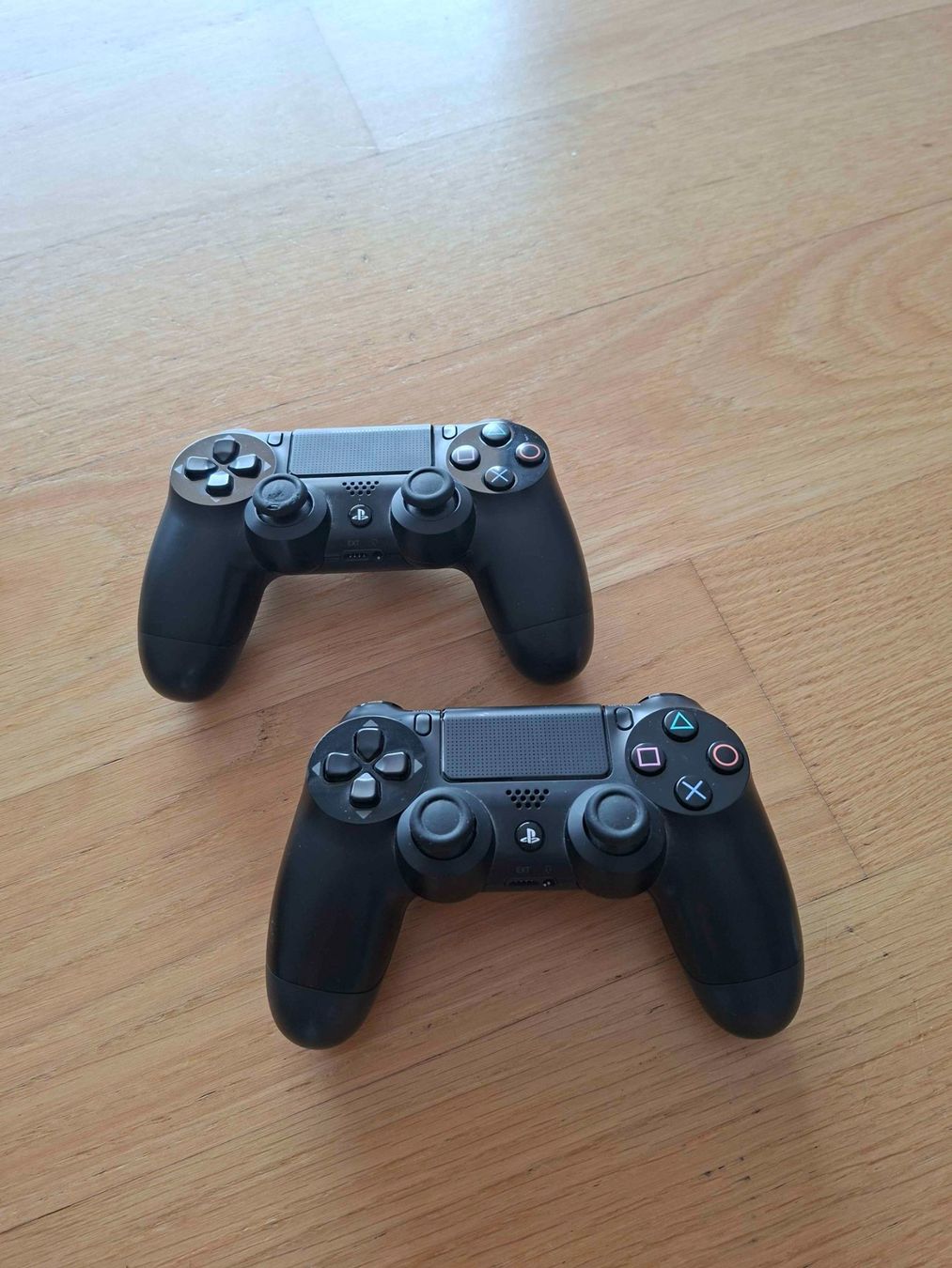 Sony Console: PS4 400GB inkl. 2 Controller & Fifa 21 – Usato da Bremgarten AG venduto da ikaras88 2