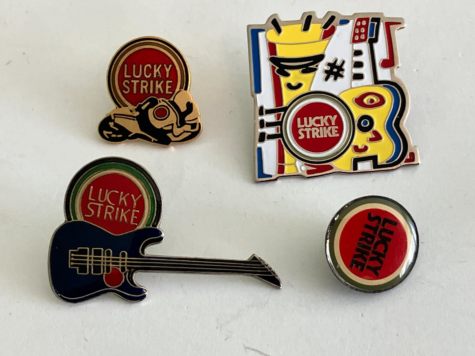 Placchette & Badge: 4 Pin Lucky Strike – Usato da Basel venduto da djwwpp